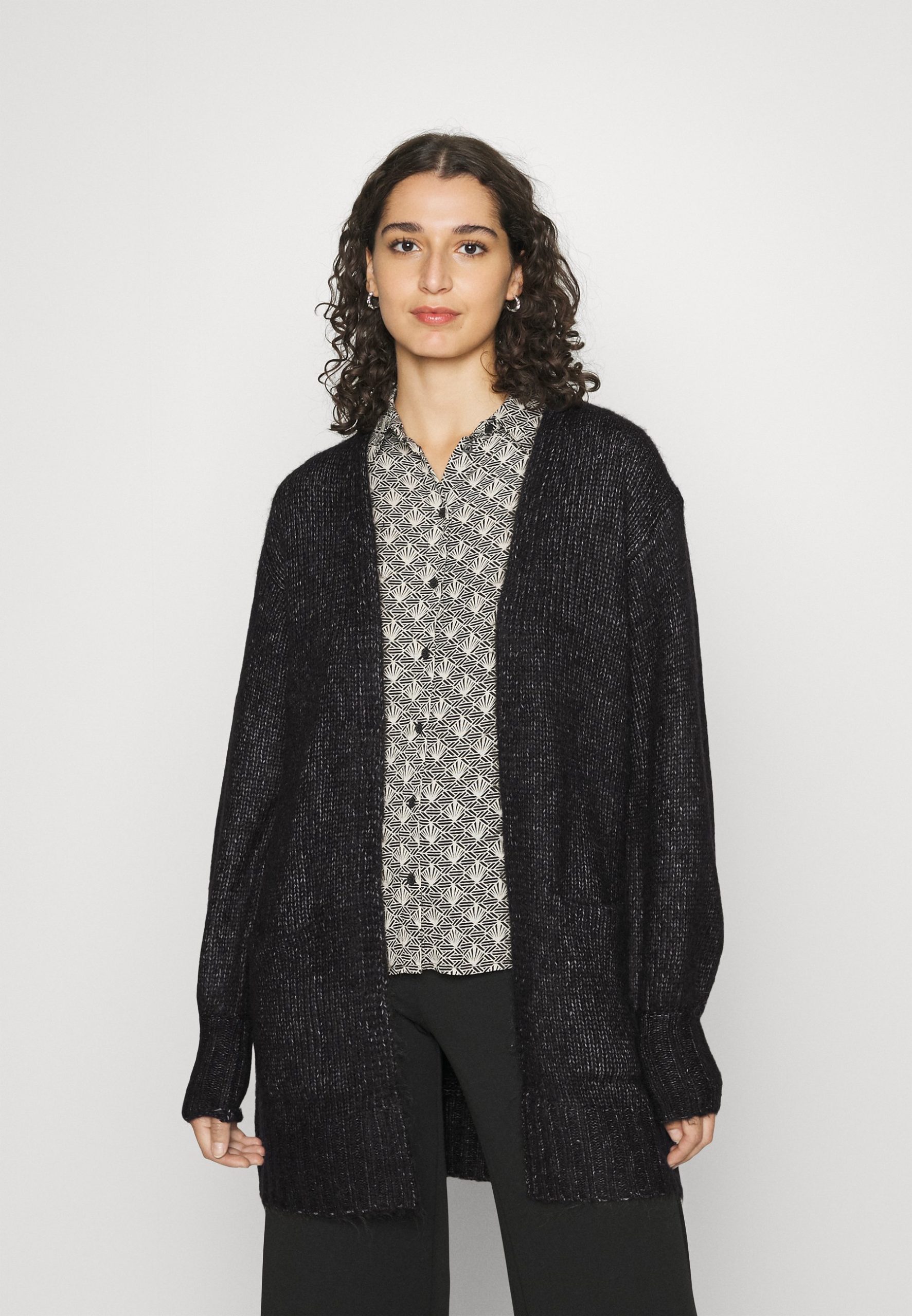 schwarzer-cardigan-856zxe-1.jpg
