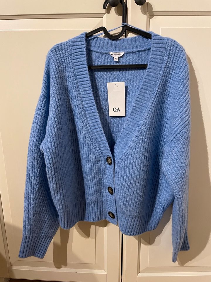 strickjacke-blau-755xor-1.jpg